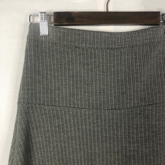 Loft Black & White Printed Knit Trumpet Mini Skirt 00P - Picture 3 of 5